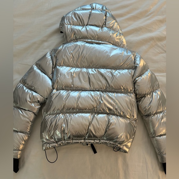 Aritzia Super Puff Shorty Hi-gloss - Picture 2 of 9